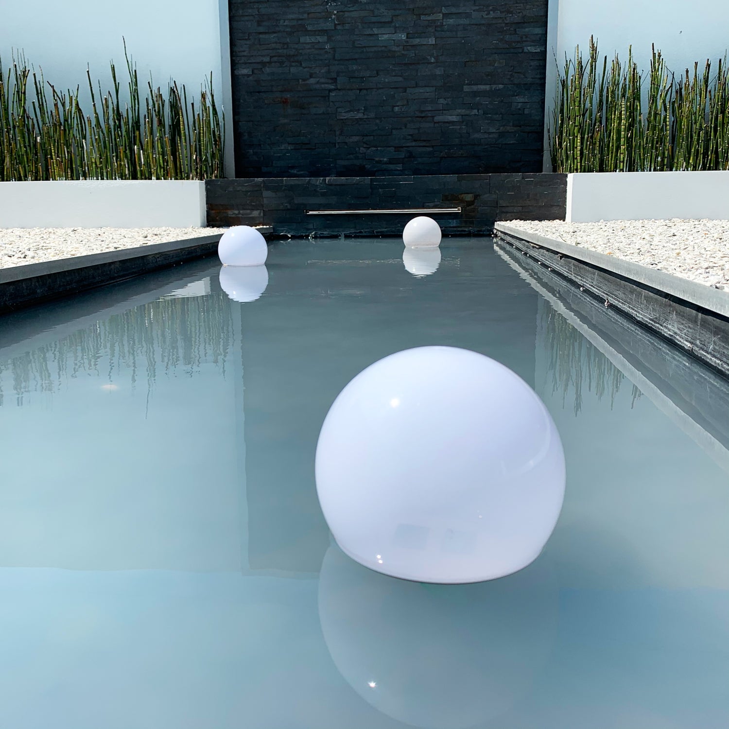 Mooncurl Solar Pond and Pool Light